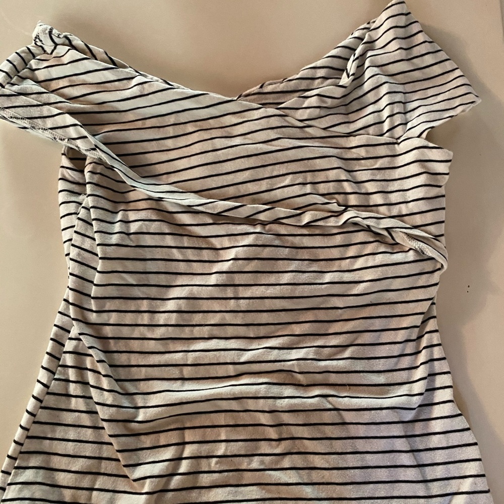 🦓black and white striped off the shoulder top🦓